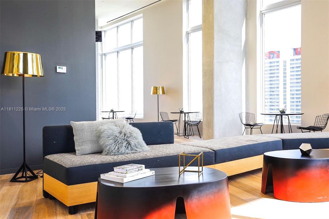 For Sale: $350,000 (1 beds, 1 baths, 446 Square Feet)