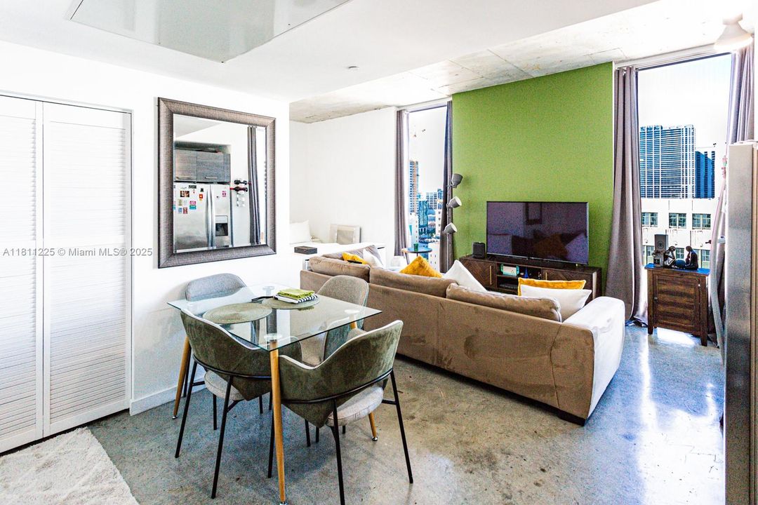 For Sale: $350,000 (1 beds, 1 baths, 446 Square Feet)