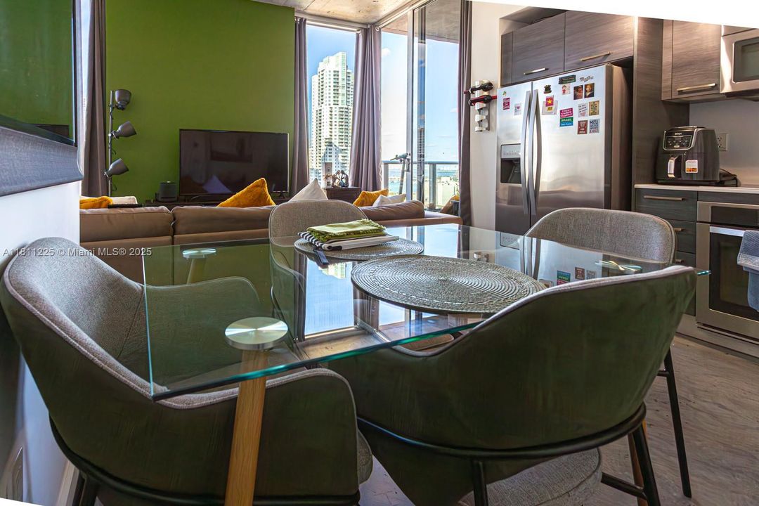 For Sale: $350,000 (1 beds, 1 baths, 446 Square Feet)