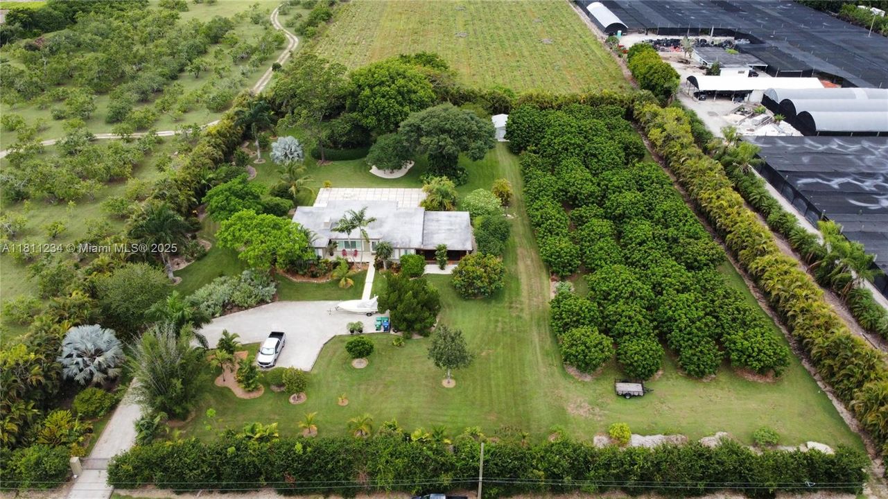 Недавно продано: $1,150,000 (4 спален, 2 ванн, 2535 Квадратных фут)