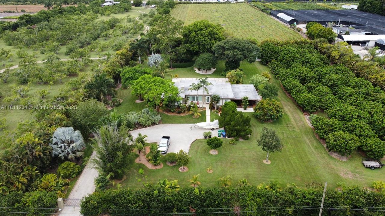 Недавно продано: $1,150,000 (4 спален, 2 ванн, 2535 Квадратных фут)