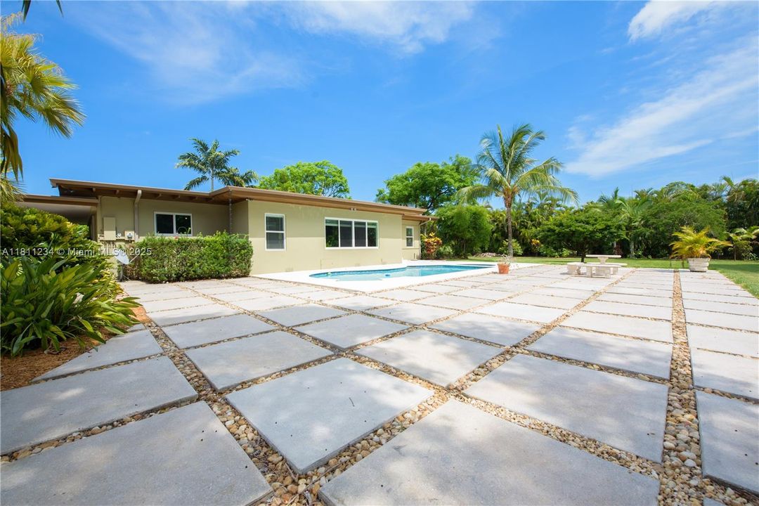 Недавно продано: $1,150,000 (4 спален, 2 ванн, 2535 Квадратных фут)