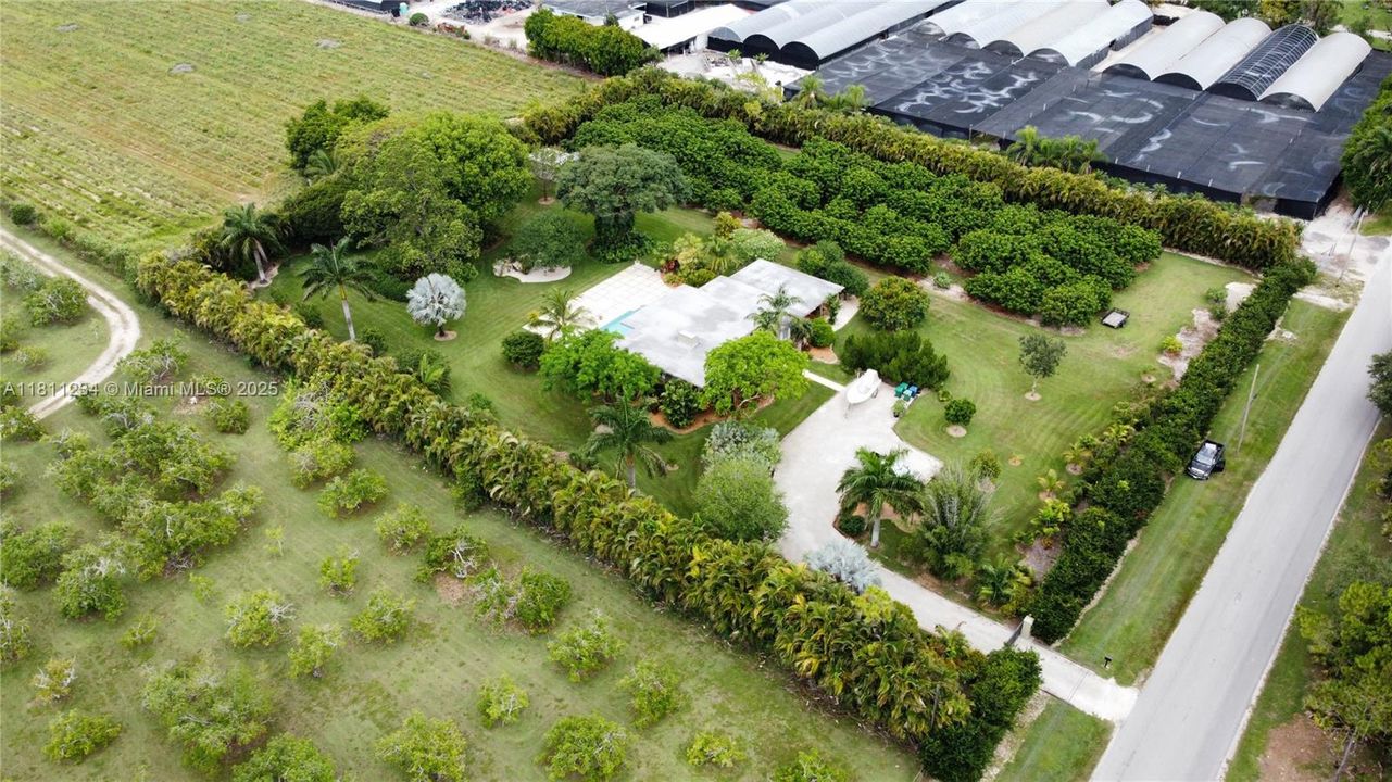 Недавно продано: $1,150,000 (4 спален, 2 ванн, 2535 Квадратных фут)