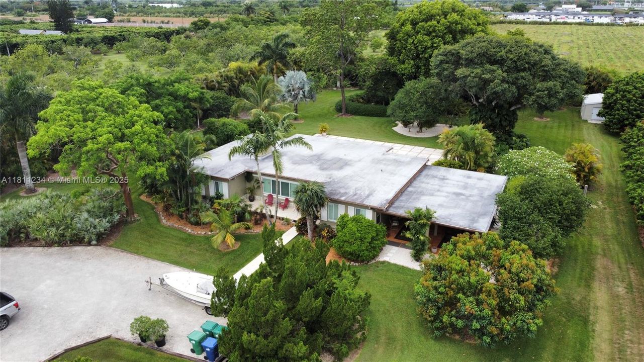 Недавно продано: $1,150,000 (4 спален, 2 ванн, 2535 Квадратных фут)