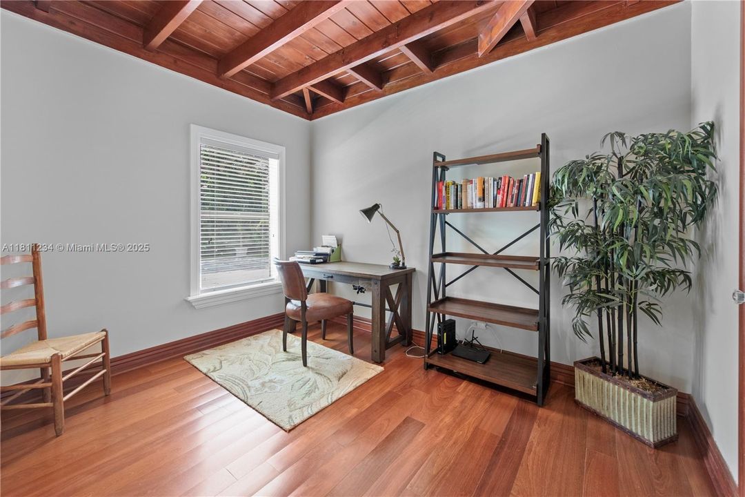 Недавно продано: $1,150,000 (4 спален, 2 ванн, 2535 Квадратных фут)