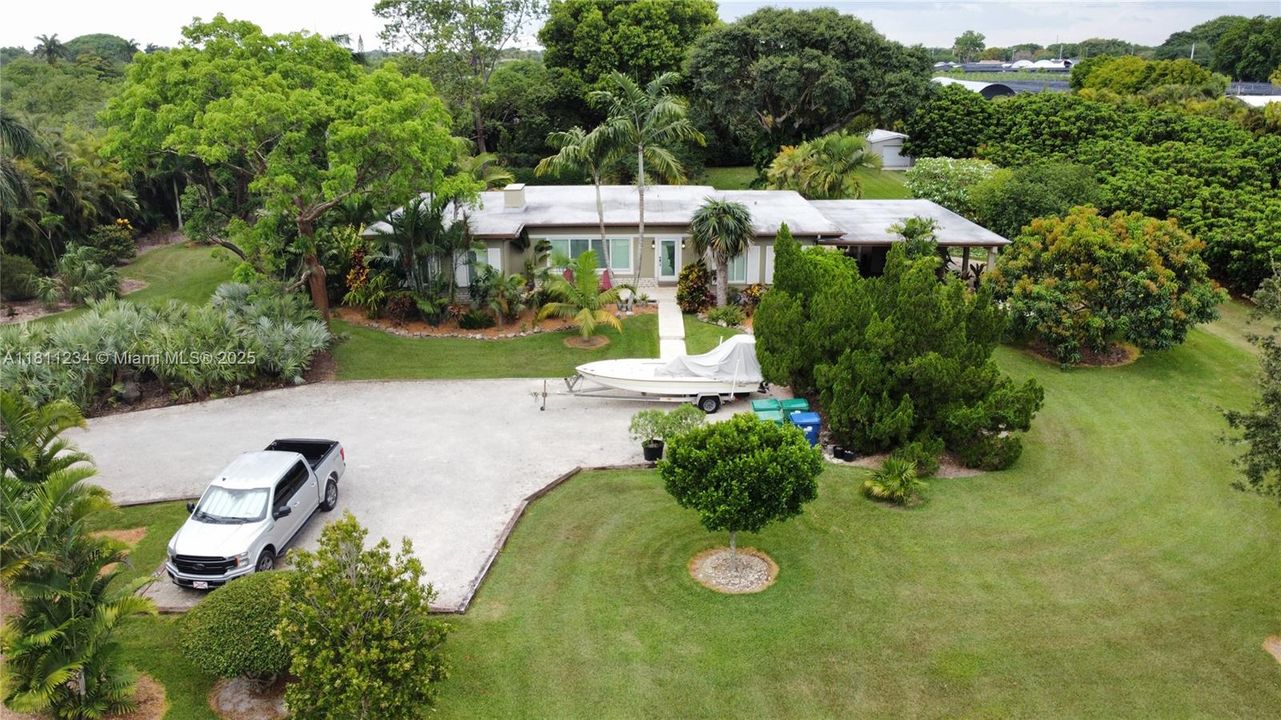 Недавно продано: $1,150,000 (4 спален, 2 ванн, 2535 Квадратных фут)