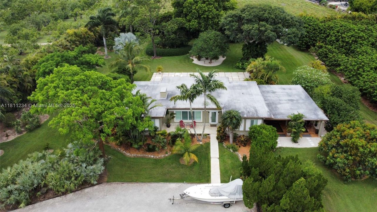 Недавно продано: $1,150,000 (4 спален, 2 ванн, 2535 Квадратных фут)