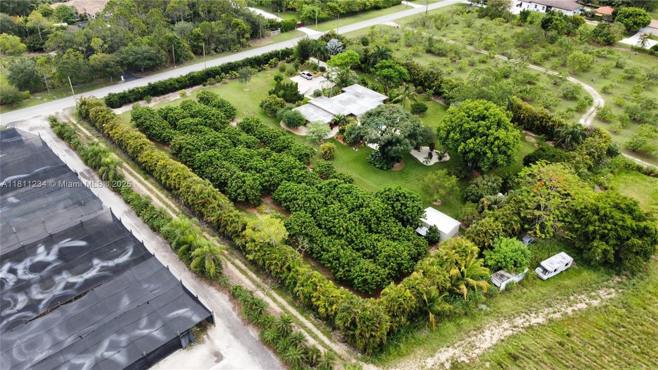 Недавно продано: $1,150,000 (4 спален, 2 ванн, 2535 Квадратных фут)