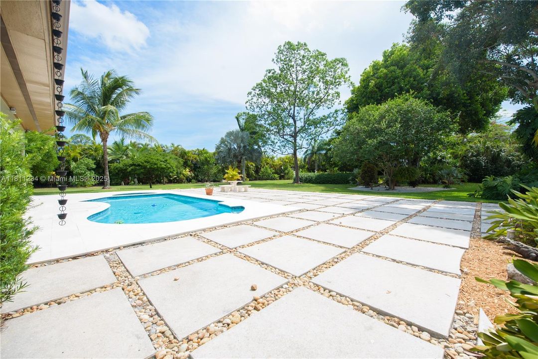 Недавно продано: $1,150,000 (4 спален, 2 ванн, 2535 Квадратных фут)