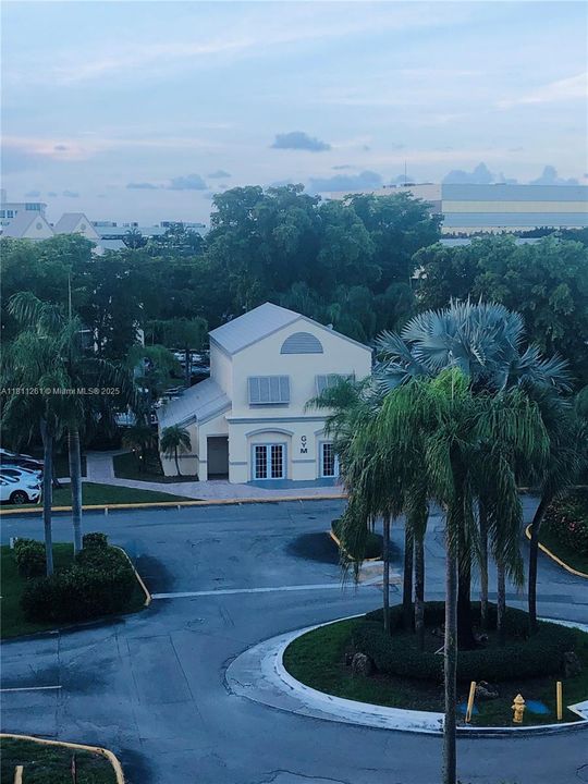 walking distance from unit 527.
