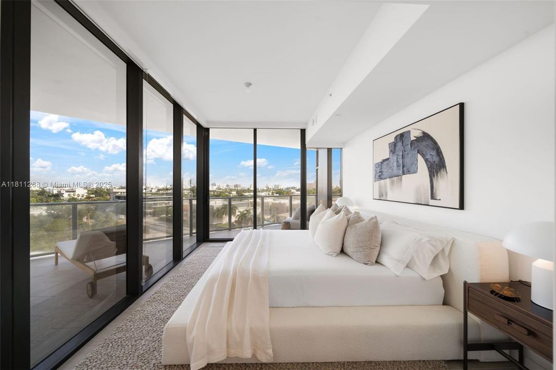 For Sale: $2,850,000 (2 beds, 2 baths, 1380 Square Feet)