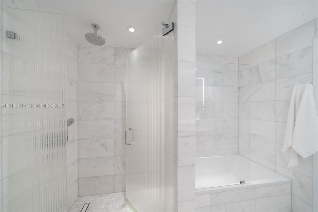 For Sale: $2,850,000 (2 beds, 2 baths, 1380 Square Feet)