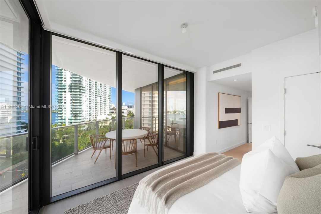 For Sale: $2,850,000 (2 beds, 2 baths, 1380 Square Feet)