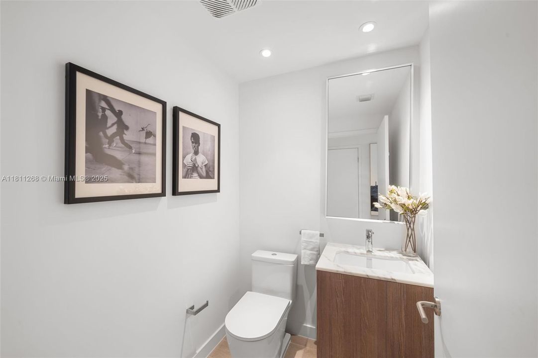 For Sale: $2,850,000 (2 beds, 2 baths, 1380 Square Feet)