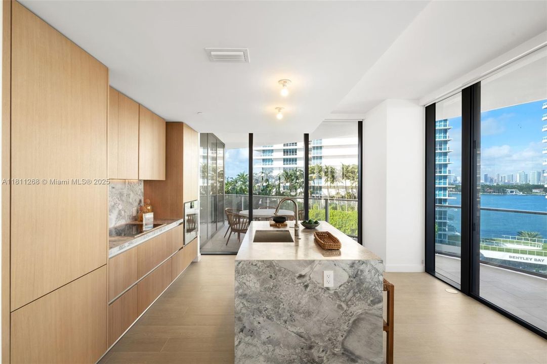 For Sale: $2,850,000 (2 beds, 2 baths, 1380 Square Feet)