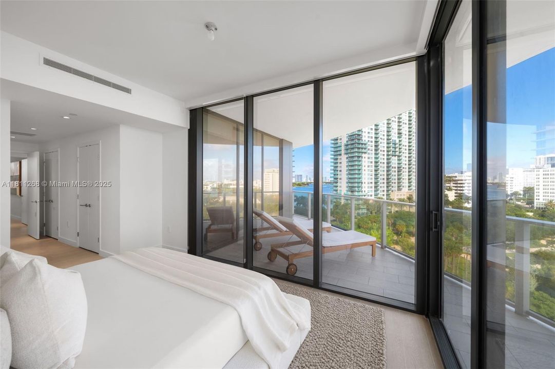 For Sale: $2,850,000 (2 beds, 2 baths, 1380 Square Feet)