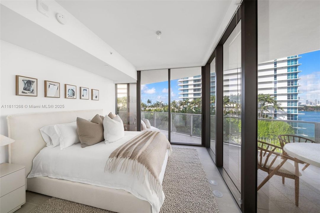 For Sale: $2,850,000 (2 beds, 2 baths, 1380 Square Feet)