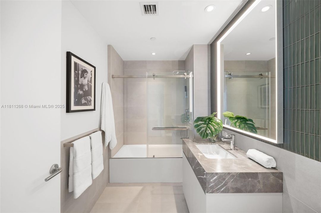 For Sale: $2,850,000 (2 beds, 2 baths, 1380 Square Feet)