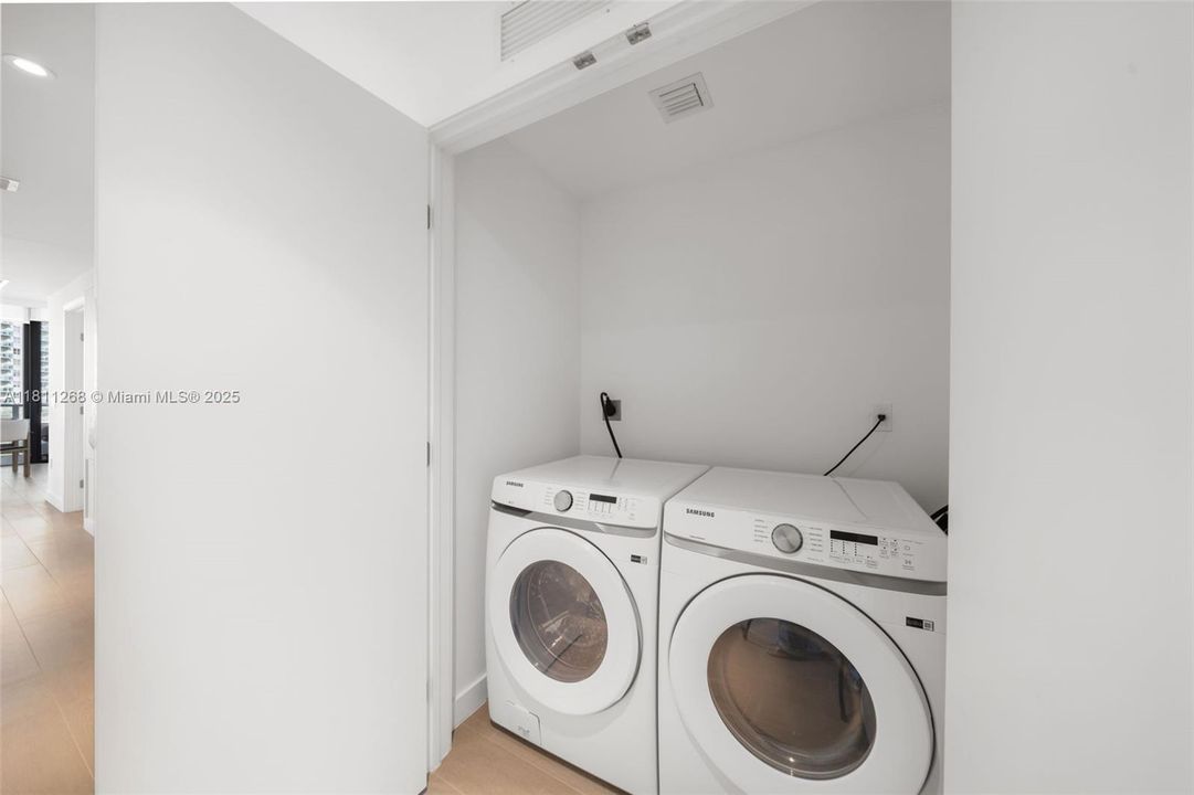 For Sale: $2,850,000 (2 beds, 2 baths, 1380 Square Feet)