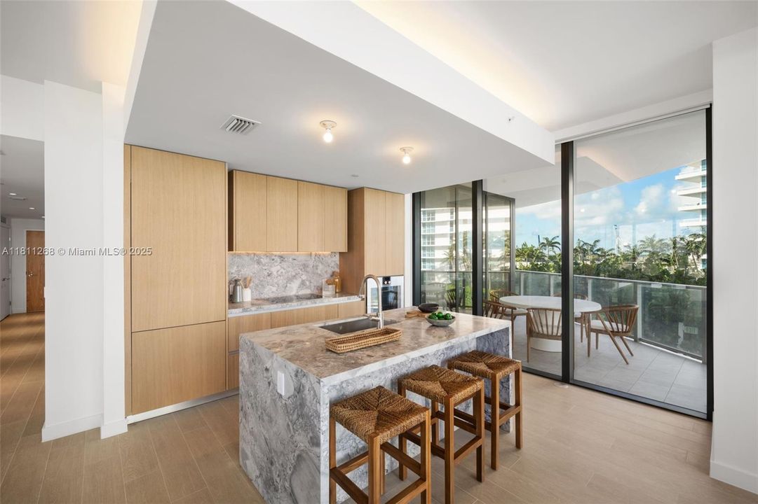 For Sale: $2,850,000 (2 beds, 2 baths, 1380 Square Feet)