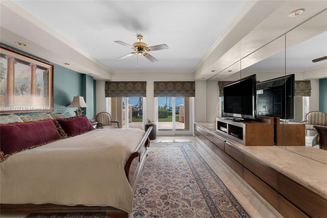 Active With Contract: $5,800,000 (4 beds, 3 baths, 3192 Square Feet)