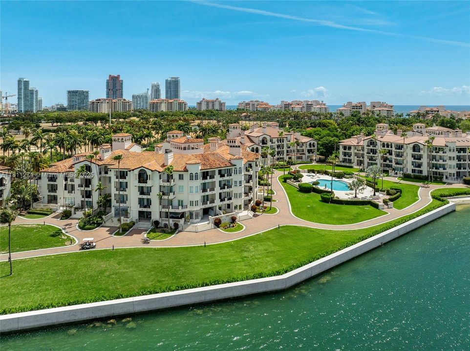 Active With Contract: $5,800,000 (4 beds, 3 baths, 3192 Square Feet)