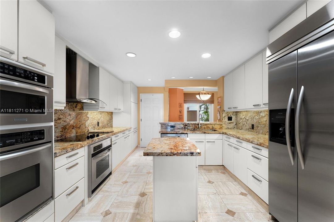 Active With Contract: $5,800,000 (4 beds, 3 baths, 3192 Square Feet)