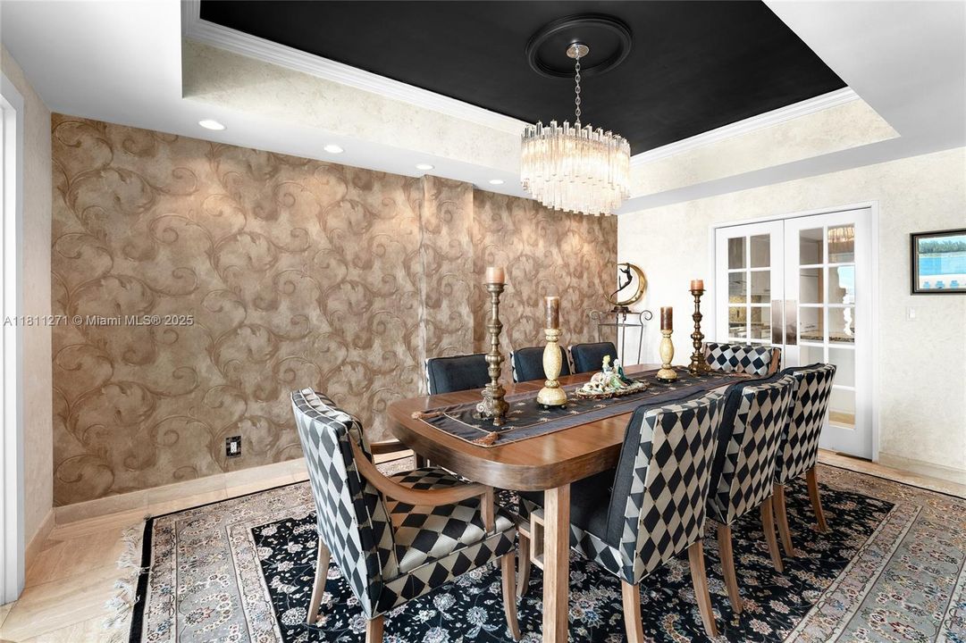 Active With Contract: $5,800,000 (4 beds, 3 baths, 3192 Square Feet)