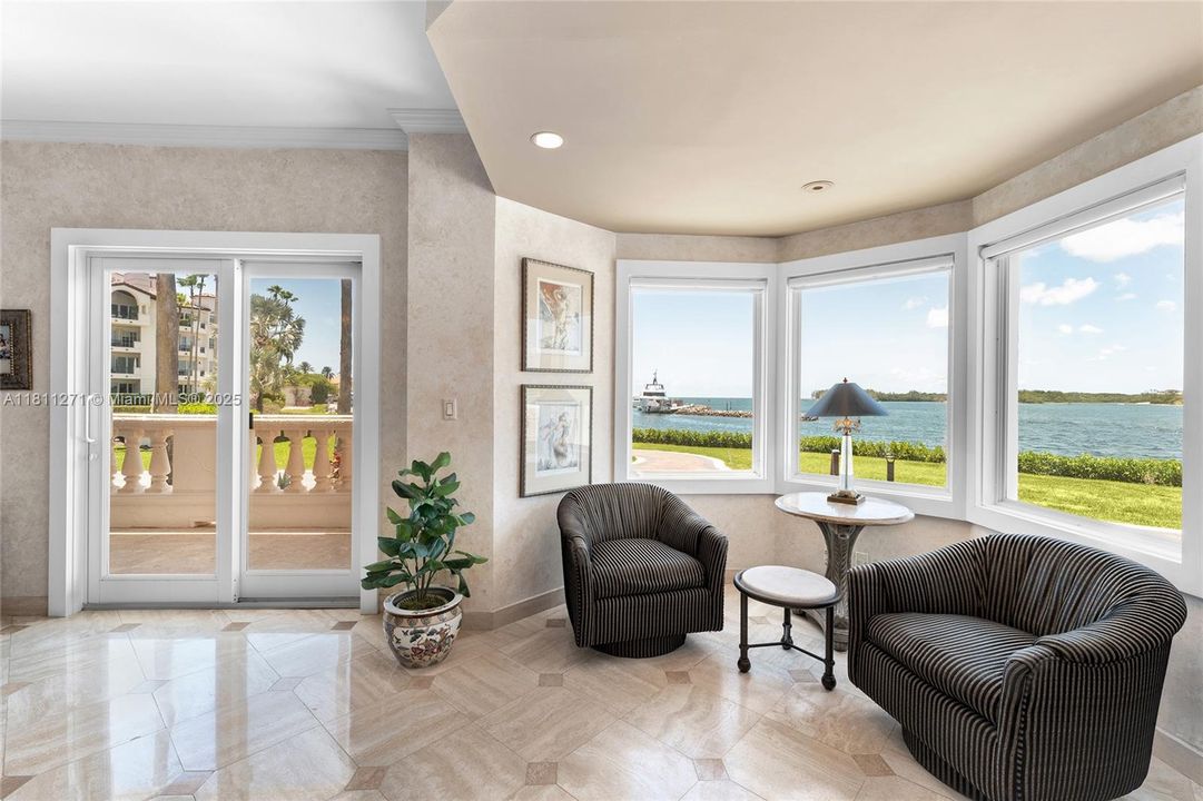 Active With Contract: $5,800,000 (4 beds, 3 baths, 3192 Square Feet)