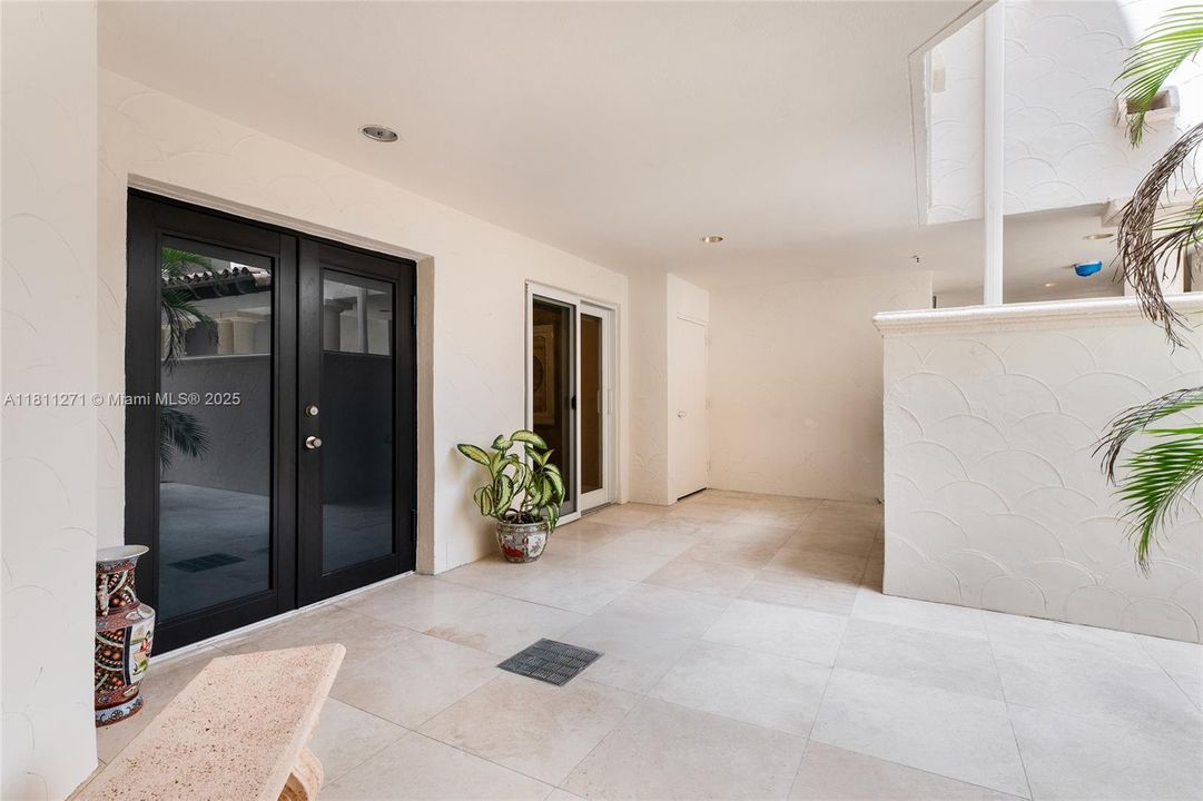 Active With Contract: $5,800,000 (4 beds, 3 baths, 3192 Square Feet)