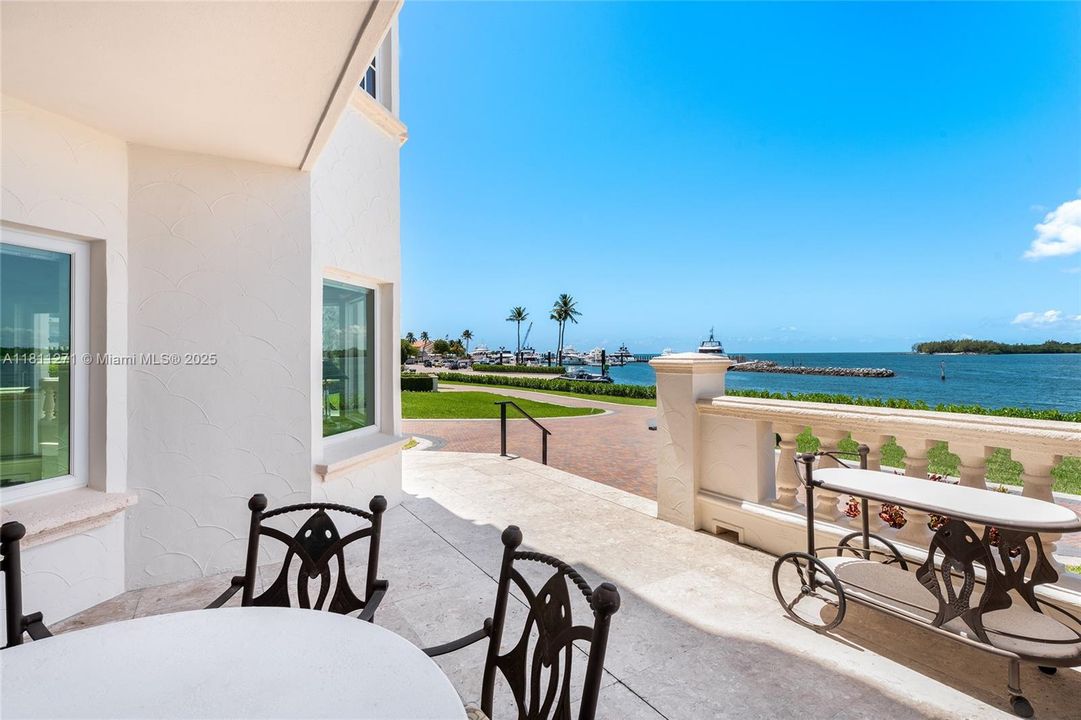 Active With Contract: $5,800,000 (4 beds, 3 baths, 3192 Square Feet)