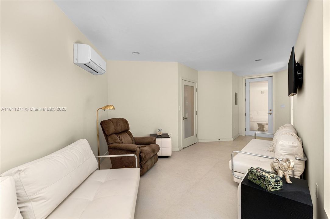 Active With Contract: $5,800,000 (4 beds, 3 baths, 3192 Square Feet)