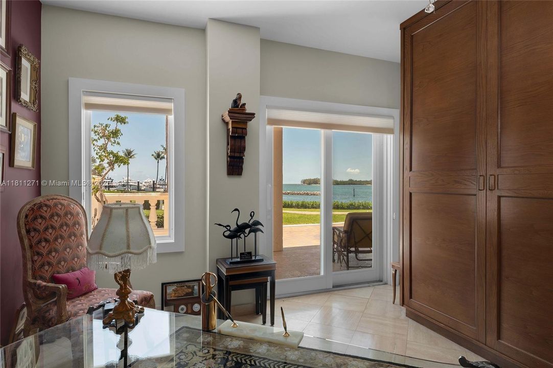 Active With Contract: $5,800,000 (4 beds, 3 baths, 3192 Square Feet)