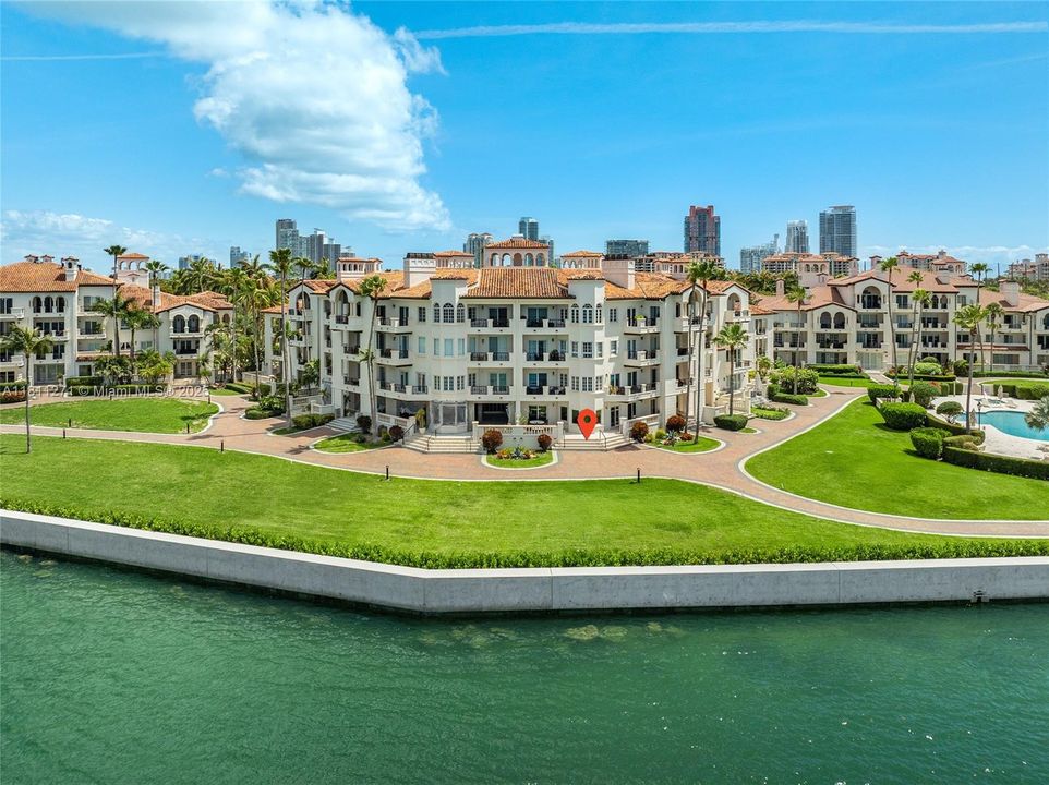 Active With Contract: $5,800,000 (4 beds, 3 baths, 3192 Square Feet)