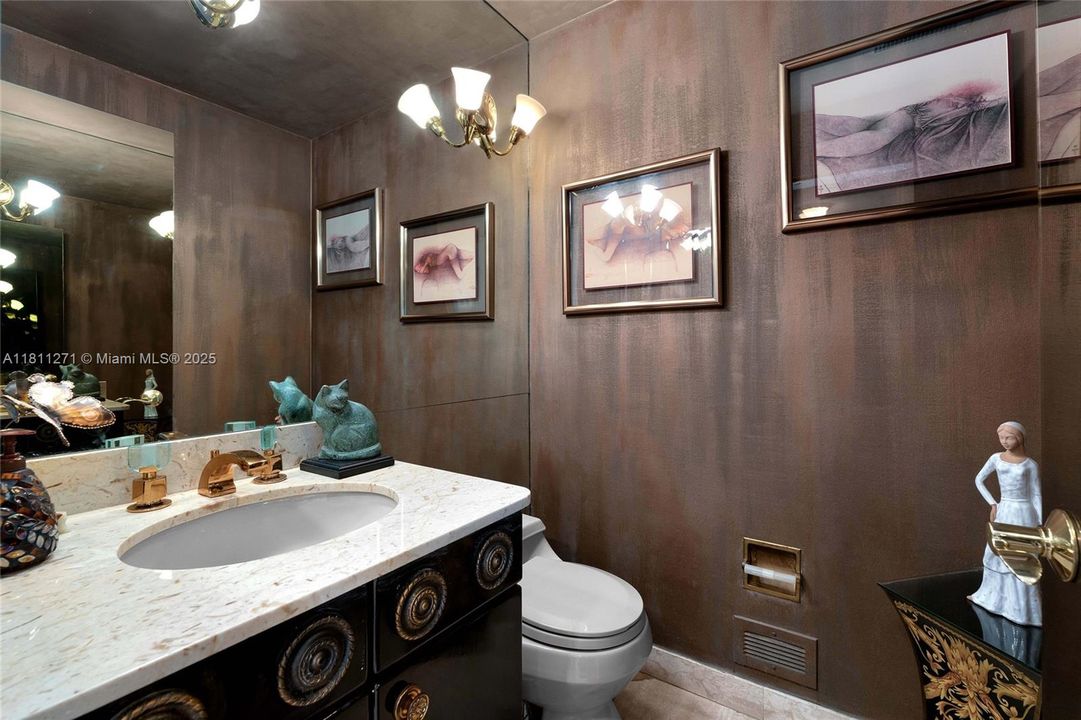 Active With Contract: $5,800,000 (4 beds, 3 baths, 3192 Square Feet)