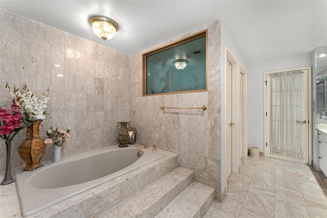 Active With Contract: $5,800,000 (4 beds, 3 baths, 3192 Square Feet)