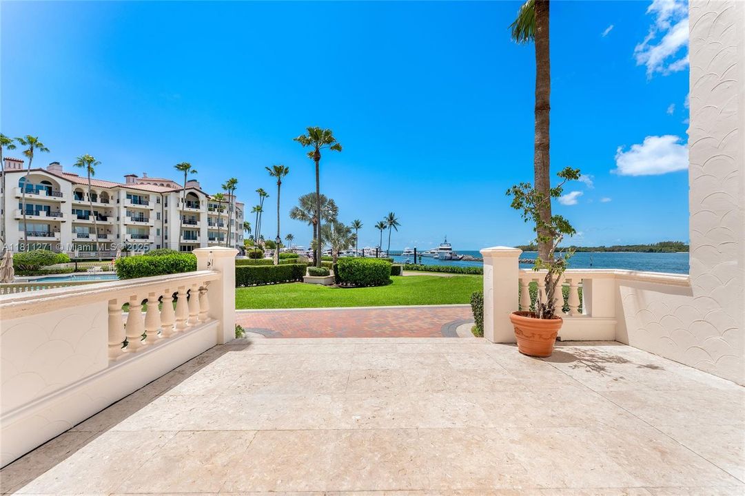 Active With Contract: $5,800,000 (4 beds, 3 baths, 3192 Square Feet)