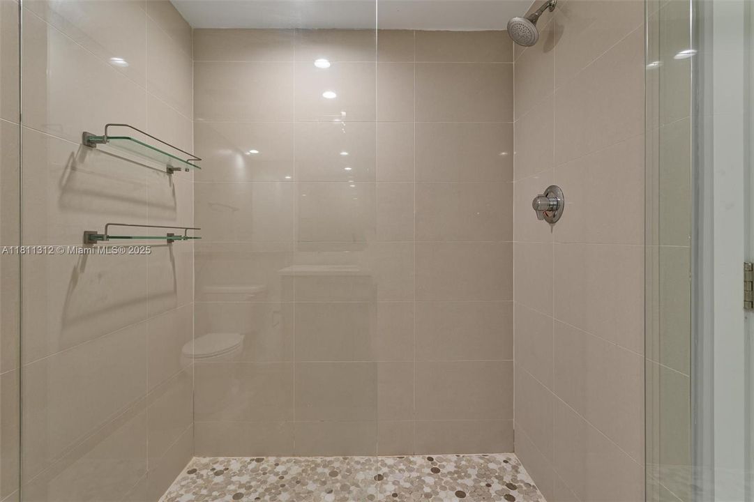 最近售出: $882,500 (3 贝兹, 2 浴室, 1304 平方英尺)