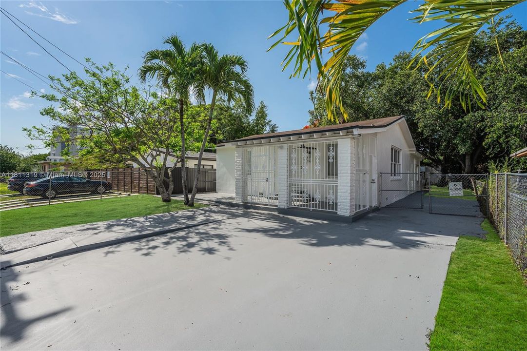 最近售出: $480,000 (3 贝兹, 2 浴室, 1218 平方英尺)