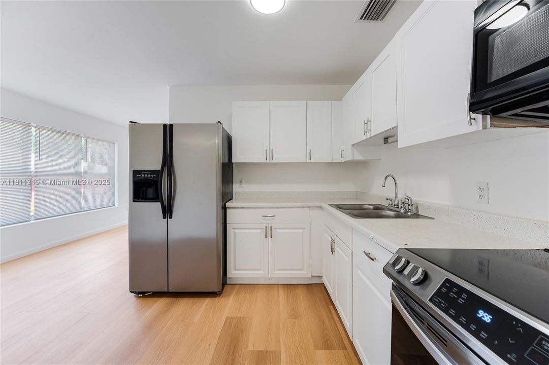 最近售出: $480,000 (3 贝兹, 2 浴室, 1218 平方英尺)