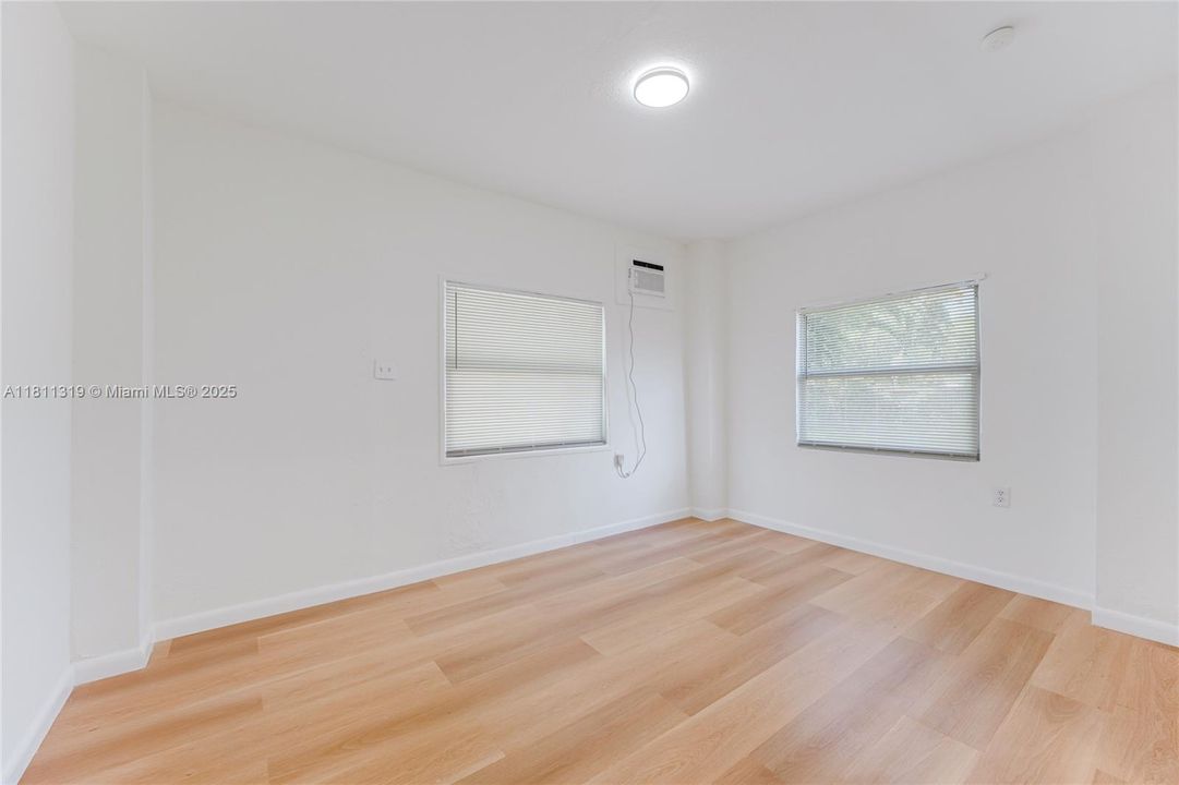 最近售出: $480,000 (3 贝兹, 2 浴室, 1218 平方英尺)