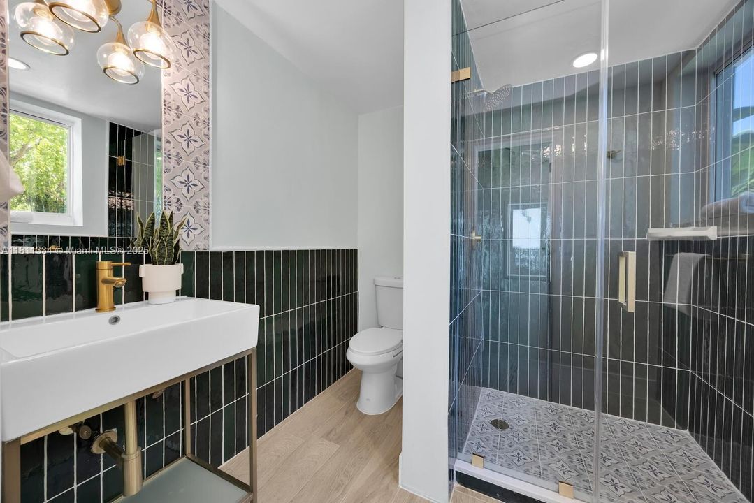 Vendido Recientemente: $1,950,000 (4 camas, 3 baños, 3020 Pies cuadrados)