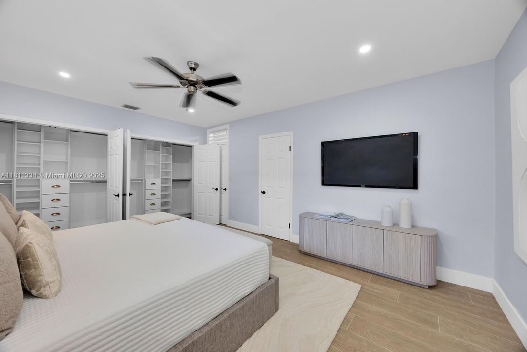 Vendido Recientemente: $1,950,000 (4 camas, 3 baños, 3020 Pies cuadrados)