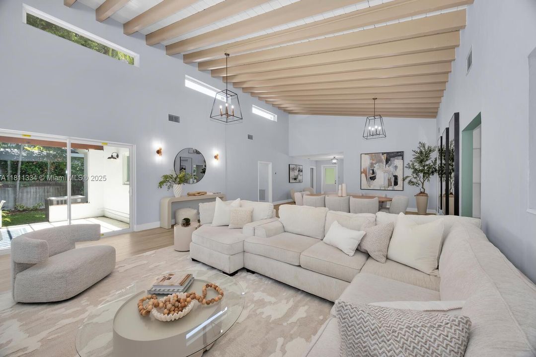 Vendido Recientemente: $1,950,000 (4 camas, 3 baños, 3020 Pies cuadrados)