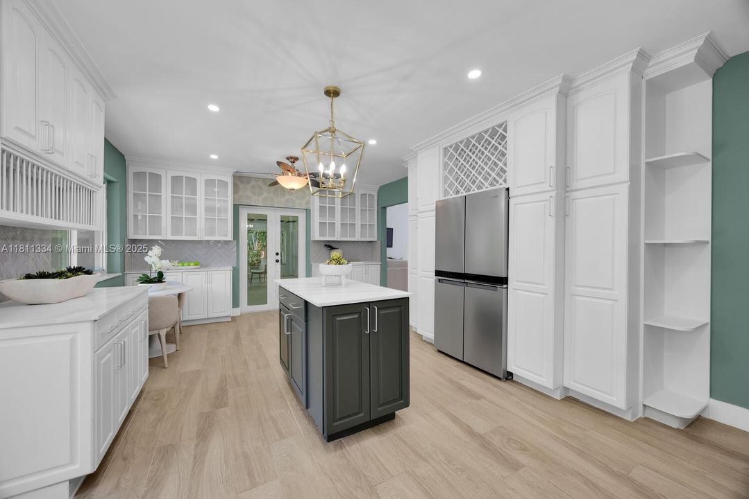 Vendido Recientemente: $1,950,000 (4 camas, 3 baños, 3020 Pies cuadrados)