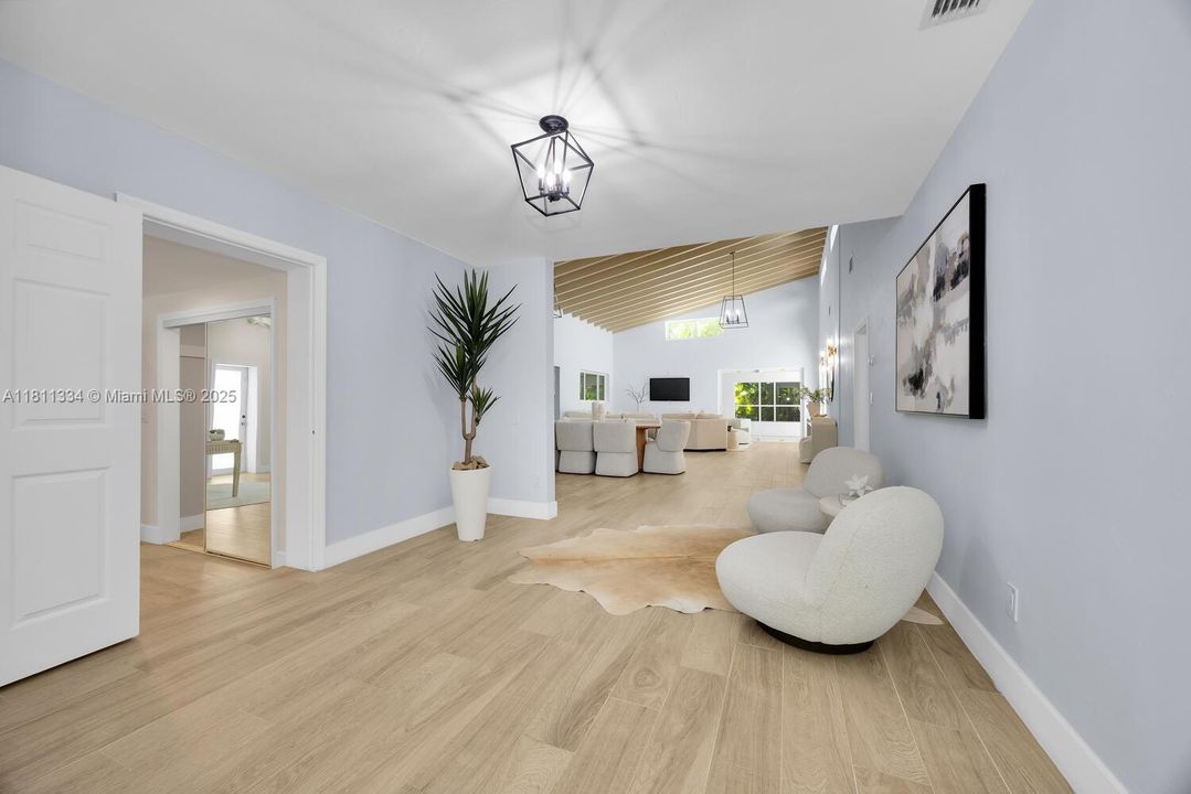 Vendido Recientemente: $1,950,000 (4 camas, 3 baños, 3020 Pies cuadrados)