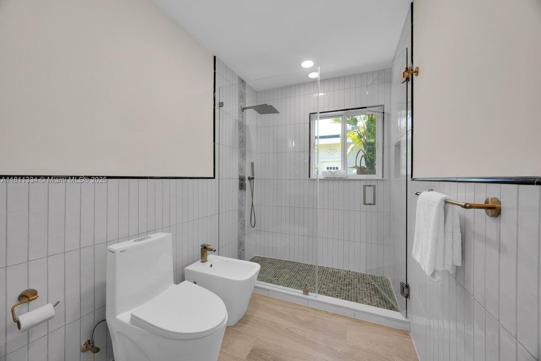 Vendido Recientemente: $1,950,000 (4 camas, 3 baños, 3020 Pies cuadrados)