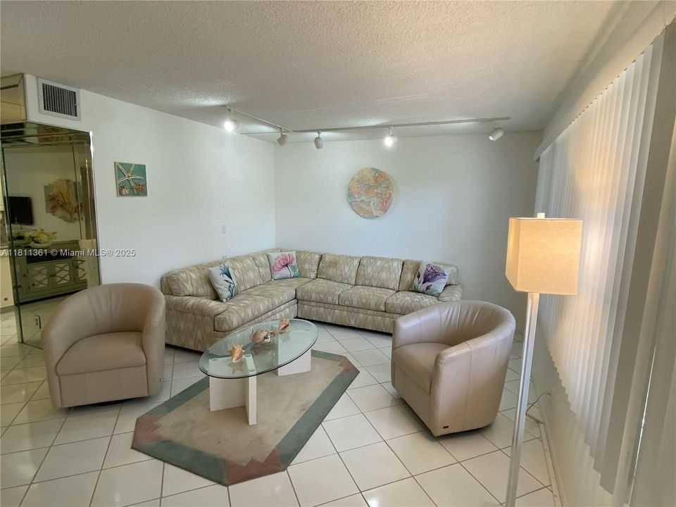 Active With Contract: $89,000 (1 beds, 1 baths, 798 Square Feet)