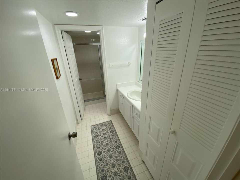 Active With Contract: $89,000 (1 beds, 1 baths, 798 Square Feet)