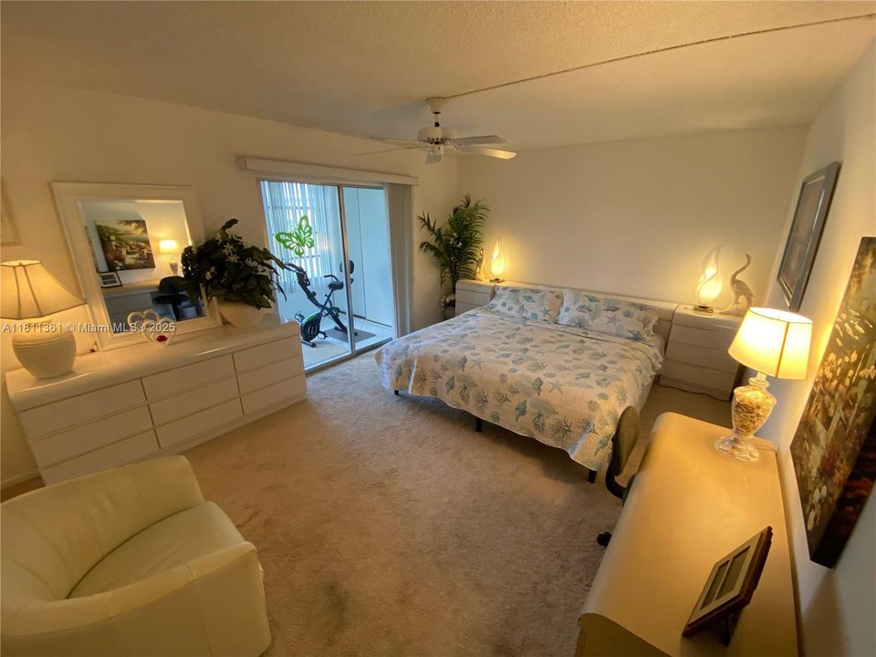 Active With Contract: $89,000 (1 beds, 1 baths, 798 Square Feet)